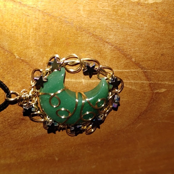 New Green onyx Crescent moon pendants Necklace. - Picture 4 of 6